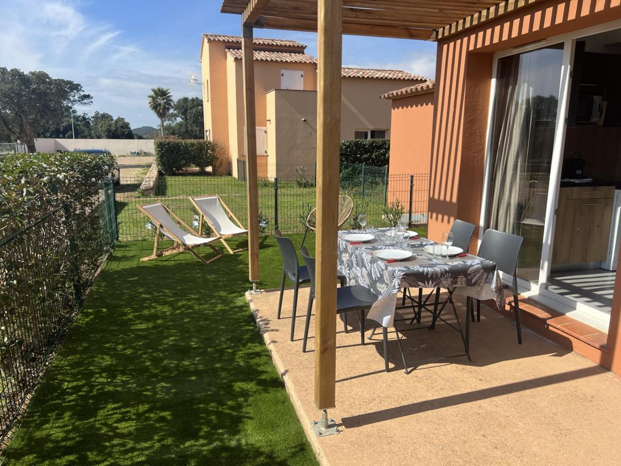 Residence Hoteliere Les Hameaux De Saint Cyprien Appartement 2 Chambres ลิชชี ภายนอก รูปภาพ